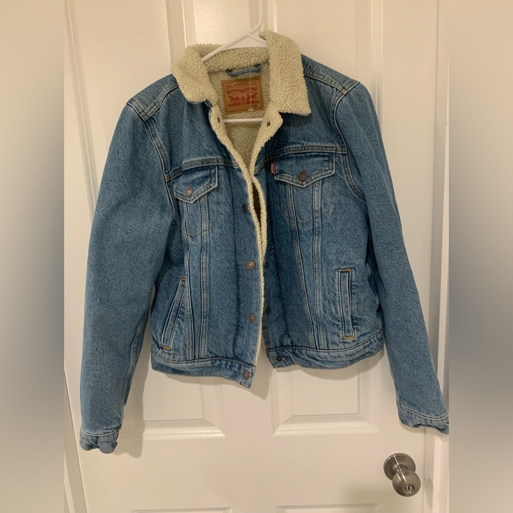 Levi’s - NWOT Sherpa lined trucker jacket